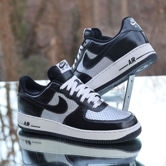Nike Air Force 1 Low Metallic Silver 2009 - Picture 3 of 13